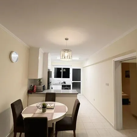 113 Apartment, A 2-bedroom Escape Apartament Pafos