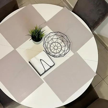 113 Apartment, A 2-bedroom Escape Apartament