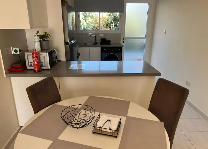 113 Apartment, A 2-bedroom Escape * Paphos